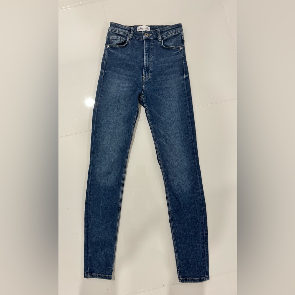 Zara High-Rise Skinny Jeans. Size 2